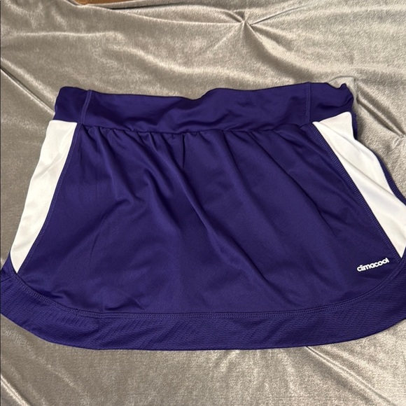 Adidas Tennis Skirt Size Medium purple with shorts and tennis ball pockets - Picture 3 of 6